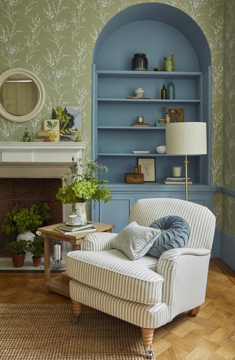 sage green wallpaper Cornflower Blue Living Room, Pale Blue Living Room, Salons Cottage, Sala Vintage, Chambre Inspo, Snug Room, Blue Living Room Decor, Coastal Theme, Cosy Living