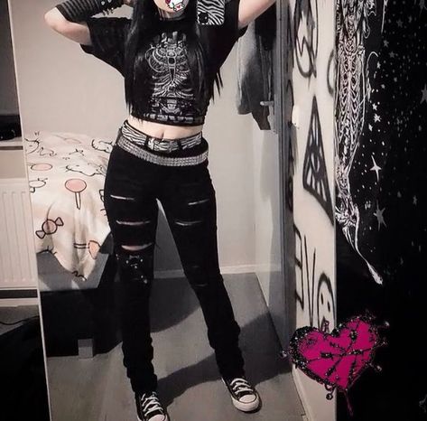 Emo Punk Outfits 2000s, Emo Leggings Outfit, 2010s Emo Fashion, Actual Emo Outfits, Emo Female Outfits, Emo Outfit 2000s, Emo Fashion Women, 2000 Emo Outfits, Emo Gym Outfits