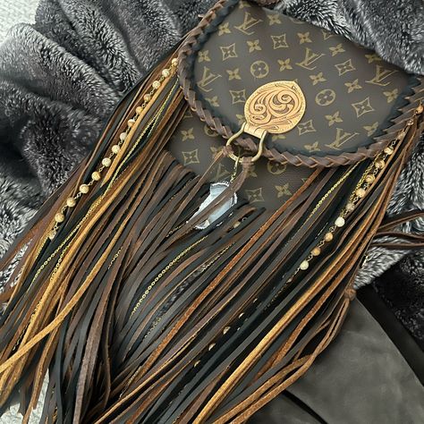 The Shiloh Is The Perfect Every Day Bag. This Style Is Made Up Of Your Color Choice Of Leather Braiding And Fringe. This Style Has A Large Back Outside Pocket Perfect For Your Cell Phone. Our Shiloh Includes A Hand Braided Leather Strap, 48” Bag Dimensions: Large: 9“ X 9“ X 2” Leather Braiding, Day Bag, Louis Vuitton Bags, Braided Leather, Color Choices, Louis Vuitton Bag, Leather Straps, Black And Brown, Cell Phone