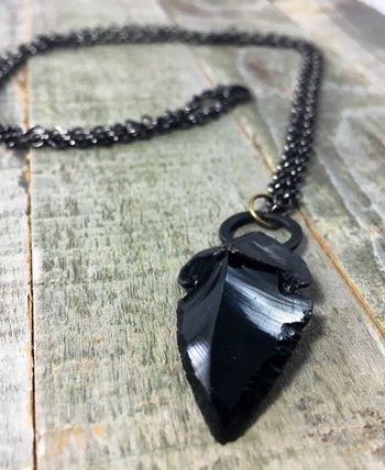 Obsidian Necklace For Men, Gift Ideas Jewelry, Obsidian Arrowhead, Raw Stone Necklace, Handmade Gift Ideas, Obsidian Necklace, Goth Necklace, Necklaces Handmade, Arrowhead Necklace