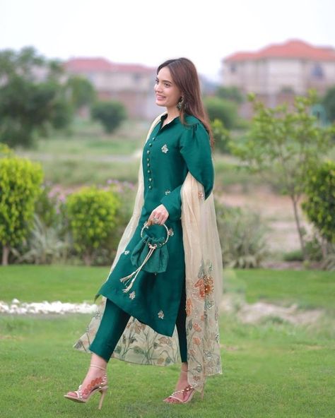 Fatima Faisal Dress, Fatima Faisal, Fashion Illustrations Techniques, Pakistani Drama, Draping Fashion, Long Kurti Designs, Pakistani Fancy Dresses, Pakistani Dresses Casual, Modest Dresses Casual