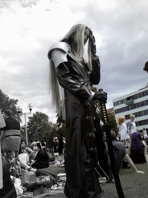 Sephiroth cosplay Sephiroth Cosplay, First Cosplay, Final Fantasy Sephiroth, Cosplay Inspiration, Awesome Cosplay, Man Suit, Cosplay Characters, Final Fantasy Vii, Cosplay Ideas