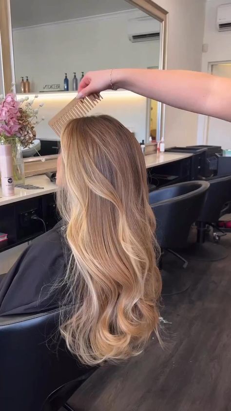 💞 💓 💗 💖 Blond Highlights On Golden Brown Hair, Pretty Hair Highlights, Sorry Blonde Hair, Balayage Hair Caramel Blonde, Lived In Vanilla Blonde, Reverse Balayage Bronde, Blonde Hair To Brunette, Sun Kissed Dark Blonde Hair, Halo Highlights Hair Blonde