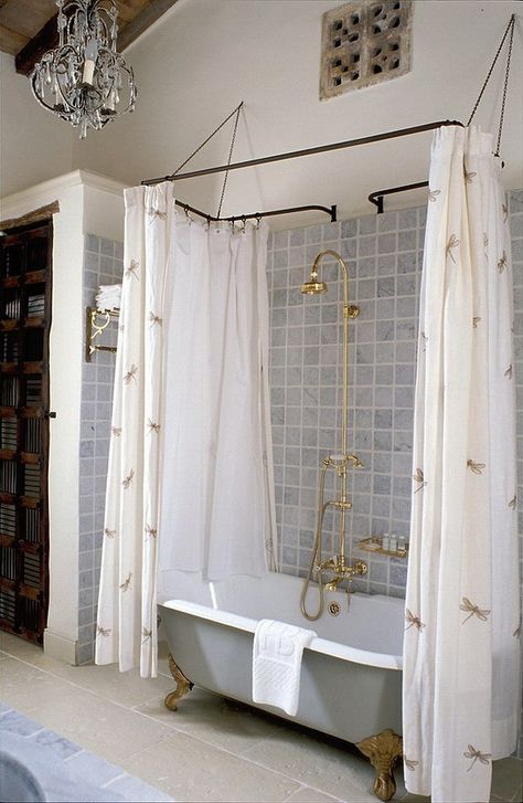 Tub Shower Curtain, Baie Vintage, Country Bathroom Designs, Country Style Bathrooms, Interior Boho, French Country Bathroom, Bad Inspiration, Interior Vintage, Country Bathroom