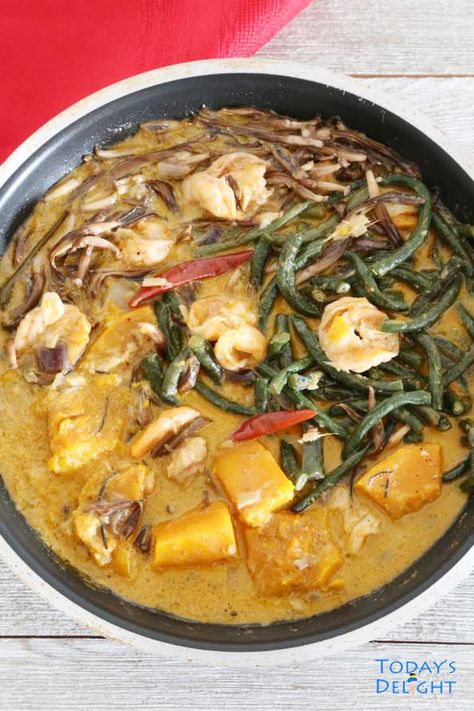 Ginataang Kalabasa at Sitaw with Shrimp is a Filipino vegetable dish cooked in rich and creamy coconut milk. Kalabasa is a Filipino term for squash while sitaw is long beans. For recipe and more, visit todaysdelight.com Ginataang Kalabasa, Filipino Vegetable Dishes, Thai Chili Pepper, Long Beans, Filipino Dish, Long Bean, Kabocha Squash, Vegetable Dish, Filipino Dishes