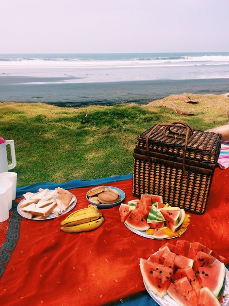 Picnic Pictures, Ideas Lunch, Picnic Aesthetic, Picnic Ideas, Picnic Foods, Picnic Basket, Cheese Board, Sandwiches, Vision Board