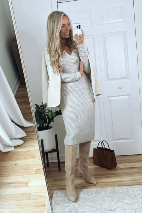 Cream Sweater Dress Outfit, Dress Outfit Work, Dresses In Winter, Knitted Dress Outfit, Cream Knitted Dress, Cream Sweater Dress, Sweater Dress Outfit, Elle Macpherson, Beige Outfit