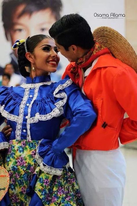 Nayarit Folklorico Photoshoot, Folklorico Dresses, Folkloric Dress, Traditional Mexican Dress, Ballet Folklorico, Dance Photo Shoot, Costumes Around The World, Dancer Costume, Mexico Culture