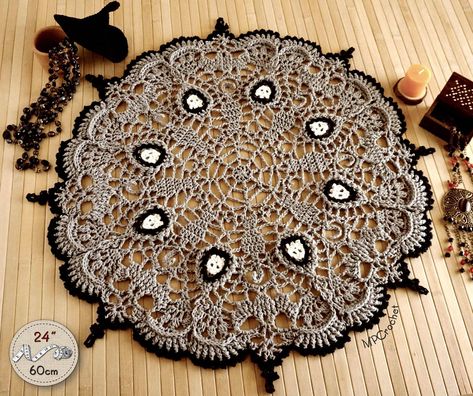 Crochet Spider Doily, Black Table Top, Halloween Skulls, Halloween Spider Web, Small Bouquet, Creepy Halloween, Bas Relief, Halloween Crochet, Black Table