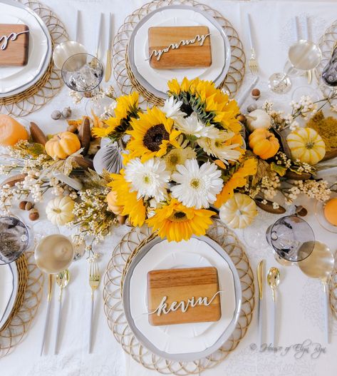 Sunflower Thanksgiving Table, Sunflower Table Setting, Thanksgiving Dessert Table, Thanksgiving Table Design, Sunflower Table Centerpieces, Friendsgiving Decorations, Thanksgiving Desserts Table, Fairy Lights Decor, White Table Settings