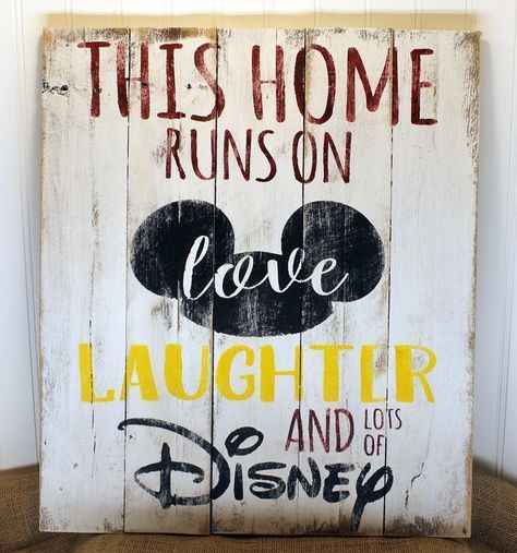 Casa Disney, Disney Wall Art, Diy Home Decor For Apartments, Diy Pallet Wall, Disney Sign, Disney Canvas, Pallet Wall Art, Reclaimed Wood Signs, Disney Rooms