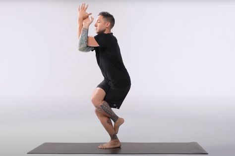 How to Do Eagle Pose - Yoga Tutorial — Alo Moves Heron Pose Yoga, Crow Yoga Pose, Crow Pose Yoga Flow, Eagle Pose Yoga, Bird Pose Yoga, Crescent Lunge, Eagle Pose, Mountain Pose, Chair Pose