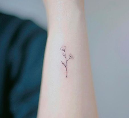 Poppy Dainty Tattoo, Mother Daughter Poppy Tattoos, Small Poppy Flower Tattoo Simple, Tiny Buttercup Tattoo, Tiny Poppy Flower Tattoo, Minimalist Violet Flower Tattoo, Minimal Violet Tattoo, Buttercup Tattoo, Small Flower Tattoo