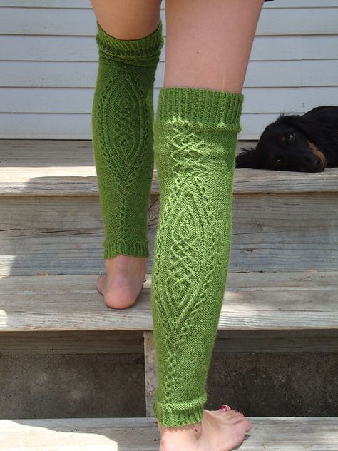 Love these Knitting Leg Warmers Pattern, Legwarmers Pattern, Interweave Knits, Ravelry Free, Crochet Trendy, Awesome Socks, Knit Leg Warmers, Cable Pattern, Leg Warmer