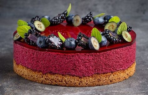 Blackcurrant Cake, Raspberry Jelly Recipe, Candy Birthday Cakes, Baking School, Ring Cake, Strawberry Jelly, Strawberry Juice, Baking Classes, Gluten Free Cake