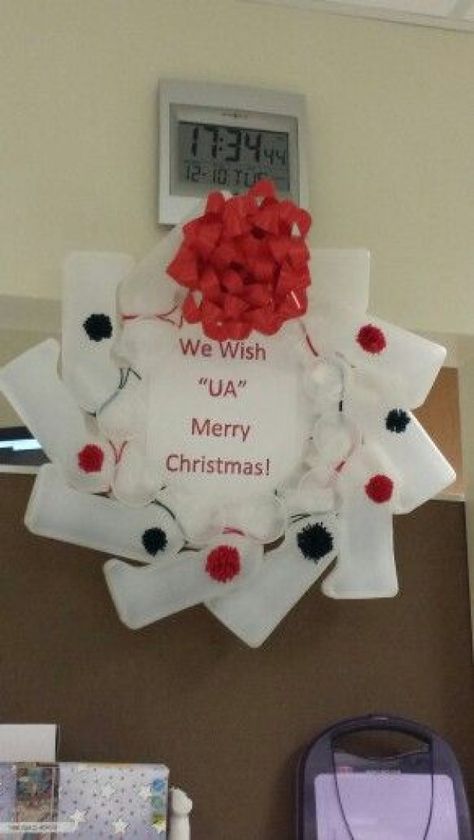 Laboratory Christmas Decorations, Hospital Wreath, Hospital Christmas, Medical Christmas, Hospital Decoration, Lab Week, Christmas Easy, Card Board, Nurse Christmas