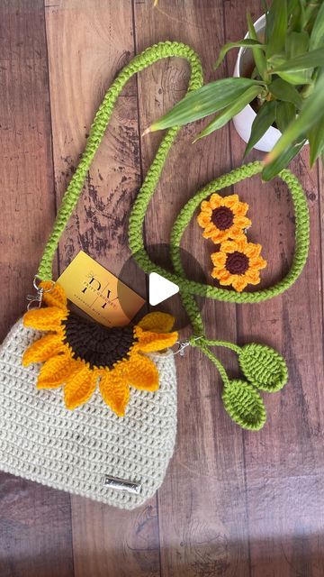 Woolen Bags Handmade, Sunflower Handbag, Sunflower Bag Crochet, Woolen Bag, Handmade Sunflower, Crochet Sunflower, April 6, Crochet Lovers, Bag Crochet