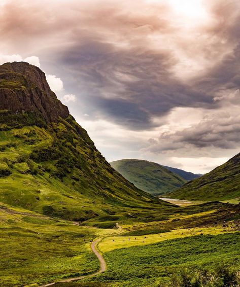 Portree Scotland, Scotland Honeymoon, North Coast 500 Scotland, Glenfinnan Monument, Scotland Nature, Wedding Venues Scotland, Scotland Vacation, Scotland Road Trip, Scotland Landscape