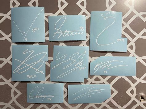 Stray Kids Signature Decals Changbin Signature, Hyunjin Signature, Skz Signatures, Bang Chan Signature, Stray Kids Signature, Cute Vinyl Decals, Journey Albums, Moldable Plastic, Kids Phone Cases