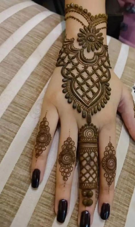 Henna designs Mehndi designs Thick Mehndi Designs, Latest Back Hand Mehndi Designs, Mehndi Learning, Right Hand Mehndi Design, Motif Henna, Rakhi Mehndi, Mehndi Designs 2023, Mehndi Book, Latest Finger Mehndi Designs