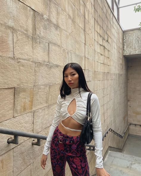 Ikisvon Jamang 🦋 on Instagram: “oops 🐣// @iamgia” Styling Pants, Money Fashion, Top Crop, T Shirt Top, Top Shirt, Crop Top, Crop Tops, Money, Pants