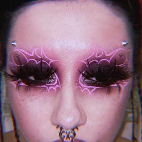 Pink Grunge Makeup, Pink Black Makeup, Goth Valentines Makeup, Gothic Valentines Day Makeup, Glam Goth Makeup, Colorful Goth Makeup, Pink Goth Makeup, Goth Heart Makeup, Goth Clown Makeup