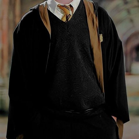 Hufflepuff Aesthetic Uniform, Hogwarts Hufflepuff Outfit, Hogwarts Hufflepuff Uniform, Harry Potter Uniform Hufflepuff, Hogwarts Uniform Hufflepuff, Hufflepuff Clothes, Hufflepuff Uniform, Hufflepuff Students, Funny Faces Images