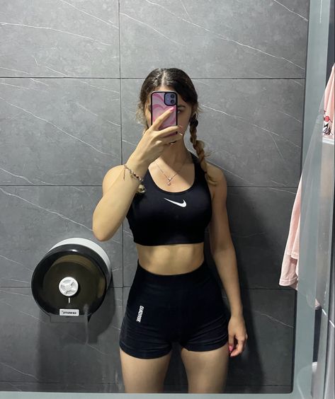 Nike Pro Gym Outfit, Nike Bra Outfit, Gymshark Shorts Outfit, Black Nike Shorts Outfit, Nike Sports Bra Outfit, Nike Pro Leggings Outfit, Shorts Gym Outfit, Black Gym Outfit, Nike Shorts Outfit