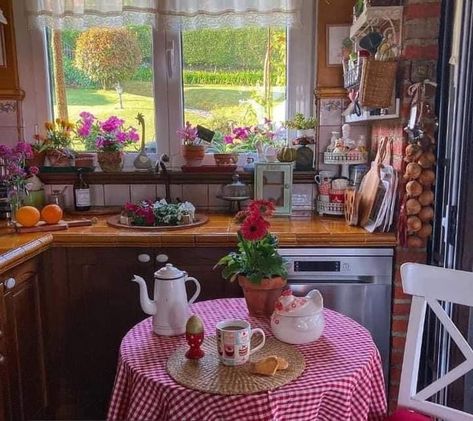 Cottagecore Home, I Want To Live, Cottage Aesthetic, Cottage Kitchens, Home Board, Deco Boheme, Cozy Kitchen, Cottage Kitchen, Dream House Decor