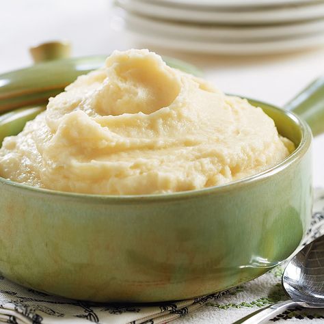 Mashed potatoes may seem like a no-brainer, but many recipes can lead you astray. Our recipe for Creamy Mashed Potatoes lets you in on all the secrets. Horseradish Mashed Potatoes, Make Ahead Mashed Potatoes, Creamy Mashed Potatoes Recipe, Creamy Mash, Gold Potatoes, Creamed Potatoes, America's Test Kitchen Recipes, Yukon Gold, Turkey Gravy