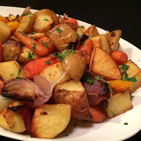 Oven Roasted Vegetables Roasted Vegetables Seasoning, Side Soup, Roasted Potatoes And Onions, Carrots In Oven, Roasted Veggies In Oven, Roasted Potatoes And Carrots, Roasted Vegetables Oven, Roasted Cabbage, Roasted Vegetable Recipes