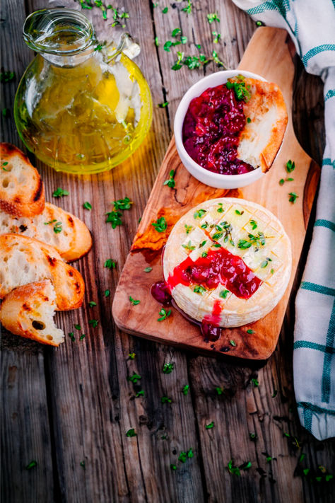 Delicious baked Brie cheese topped with cranberry chutney and almonds, served with crackers, apples, and pears. Baked Brie With Cranberry, Cranberry Chutney, Holiday Appetizer, Brie Cheese, Festive Crafts, Baked Brie, Holiday Appetizers, Sliced Almonds, Brie