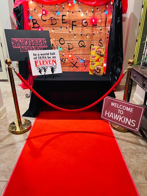 Stranger Things Booth Ideas, Stranger Things Photobooth, Photobooth Set Up Ideas, Halloween Photobooth, Fond Studio Photo, Halloween Photo Booth, Stranger Things Halloween, Halloween 2022, Halloween Photos