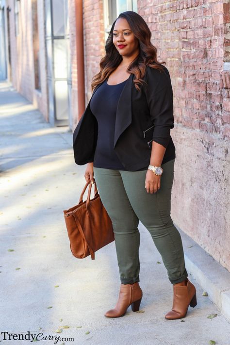 Trendy Curvy - Page 2 of 26 - Plus Size Fashion BlogTrendy Curvy Plus Size Fall Outfit, Fashion Indian, Look Plus Size, Big Girl Fashion, Ny Giants, Fall Outfits For Work, Plus Size Fashion For Women, Black Women Fashion, Green Pants