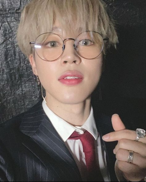 Jimin Glasses, Jimin Selfie, Icon Parking, Iconic Celebrities, Jimin Pictures, Jimin Fanart, Celebrity Look Alike, Wallpaper Trends, Body Picture