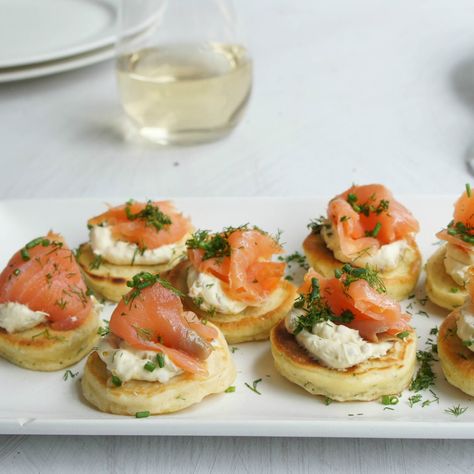 #RecipeoftheDay: Smoked Salmon on Dill Pikelets by melbel Canapes Recipes, Healthy Food Ideas, Eat Healthy Food, Fancy Dishes, Avocado Hummus, Aussie Christmas, Finger Foods Easy, Easy Brunch, Beef Stroganoff