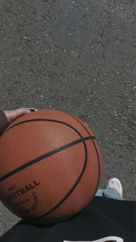 Basketball girl playing, wallpaper, wallpapers, basketball aesthetic 🏀 Woman Basketball Aesthetic, Basket Girl Aesthetic, Basketball Girl Wallpaper, Basketball Ball Aesthetic, Basketball Wallpaper Girl, Bola Basket Aesthetic, Basketball Girls Aesthetic, Aesthetic Basketball Pictures, Basketball Aesthetic Dark