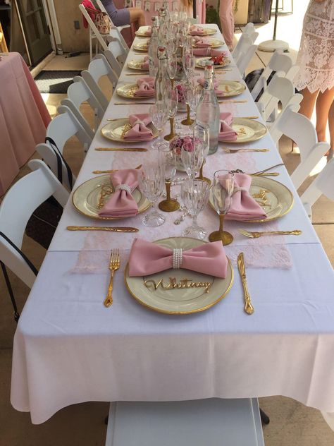 Pink And Champagne Birthday Party, Pink Table Set Up Birthday, 21 Table Decorations, Pink Bridal Shower Ideas Decoration Simple, Brunch Party Decorations Indoor, Rose Gold And Pink Decorations Party, Pink Themed Brunch, Fancy Table Decor, Pink And Gold 16th Birthday Party