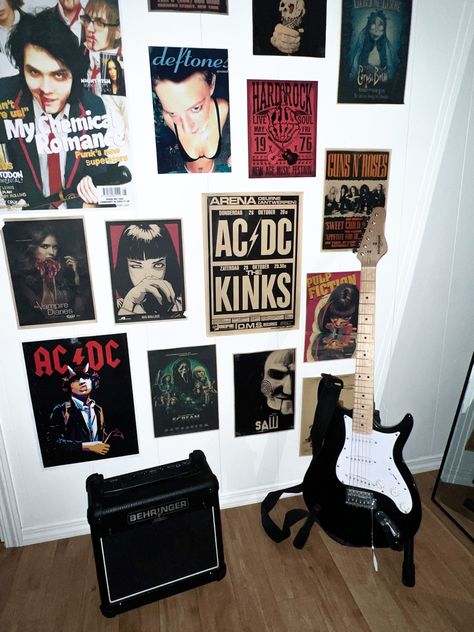 00s Room, Vintage Room Ideas, Y2k Fits, Star Vintage, Poster Room, Walls Room, Rock Posters, Vintage Room, Pulp Fiction