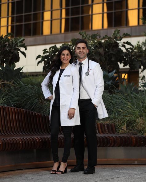 Doctor Couple Aesthetic, Doctors Couple Goals, Medical Couple, White Coat Ceremony Outfit, Doctor Wedding, Doctor Couple, Linkedin Headshots, Funny Engagement Photos, Doctor Coat