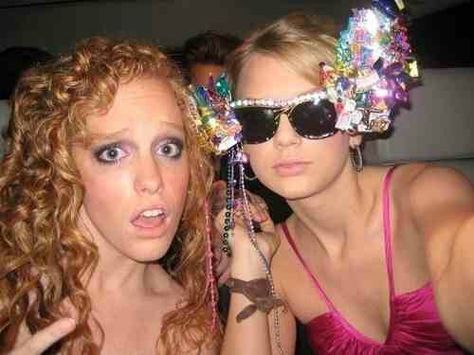 Taylor and her best friend from high school Abigail Anderson Young Taylor Swift, Swift Photo, 18th Birthday Party, Taylor Swift 13, Real Friends, Taylor Swift Pictures, Fav Celebs, Mirrored Sunglasses Women, 18th Birthday