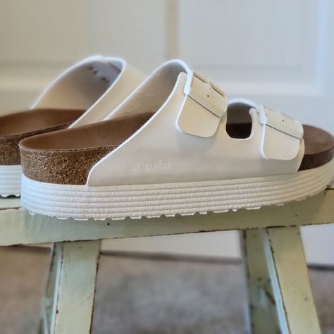 Birkenstock Papillio Platforms White Size 40 Birkenstock Platform Outfit, Birkenstock Platform, Platform Birkenstock, Platform Outfit, Office Ootd, Birkenstock White, Birkenstock Papillio, Birkenstock Outfit, High Fashion Outfits