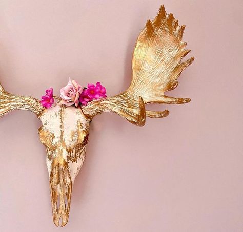 Modern Country Cottage, Moose Skull, Taxidermy Wall, White Faux Taxidermy, Sculpture Bust, Rustic Country Decor, Cottage Rustic, Country Decor Rustic, Faux Taxidermy