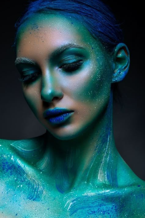 Editorial Face Paint, Airbrush Fantasy Makeup, Blue Alien Makeup, Water Makeup Looks, Unique Facial Features, Mermaid Face Paint, Alien Makeup, Blue Alien, Different Face Shapes