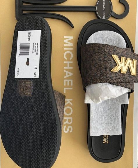 Michael Kors Slippers, Mk Slippers, Sandal Hermes, Mk Slides, Michael Kors Slides, Mk Sandals, Fancy Sandals, Pretty Sneakers, Bling Sandals