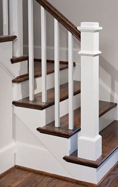 Simple Banisters And Railings, Wood Stair Railing Ideas, Stairwell Railing, Stair Railing Makeover, Farmhouse Staircase, Stair Renovation, Interior Stair Railing, Stair Makeover, Chirstmas Decor