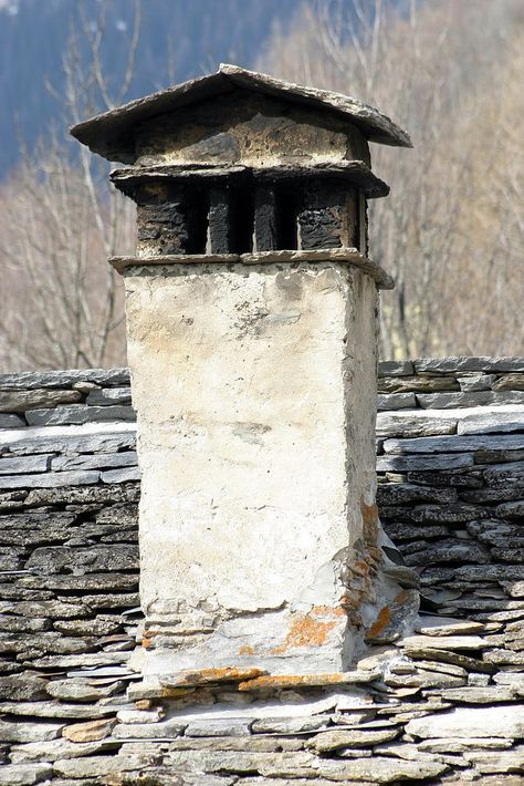 Medieval Chimney, Chimney Design, Sauna Diy, Stone Chimney, Chimney Cap, Chimney Breast, Architecture Board, Medieval Houses, Roof Architecture