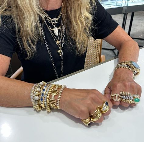 Ring Stack Vintage, Lori Hirshleifer Jewelry, Lori Hirshleifer Style, Stacked Chains, Jewelry Baddie, Iced Watches, Lori Hirshleifer, Baddie Jewelry, Jewellery Stacking