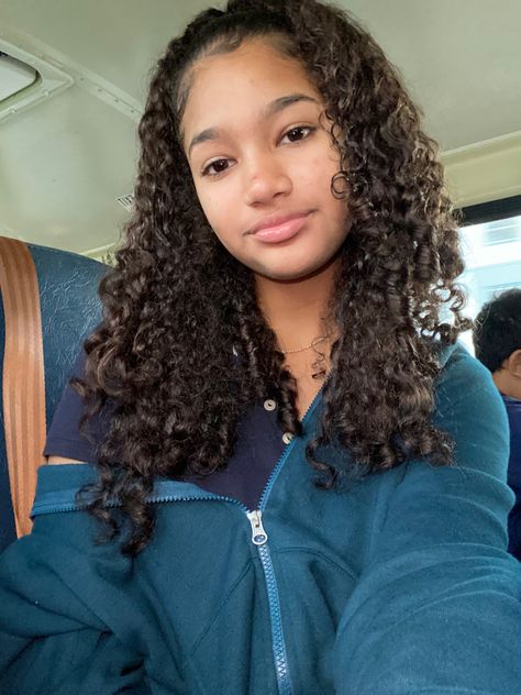 Preppy Curly Hair, Mixed Girls With Curly Hair, Straightened Curly Hair, Mixed Girl Aesthetic, Curly Aesthetic, Curly Hairstyle Ideas, Really Curly Hair, Mixed Curly Hair