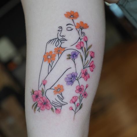 #tattoo #tattooideas #tattoosforwomen #floraltattoo #finelinetattoo #lineworktattoo #lineart Color Fine Line Tattoo, Fine Line Color Tattoo, Floral Fine Line, Continuous Line Tattoo, Family Tattoo Designs, Work Tattoo, Family Tattoo, Flower Outline, Line Line